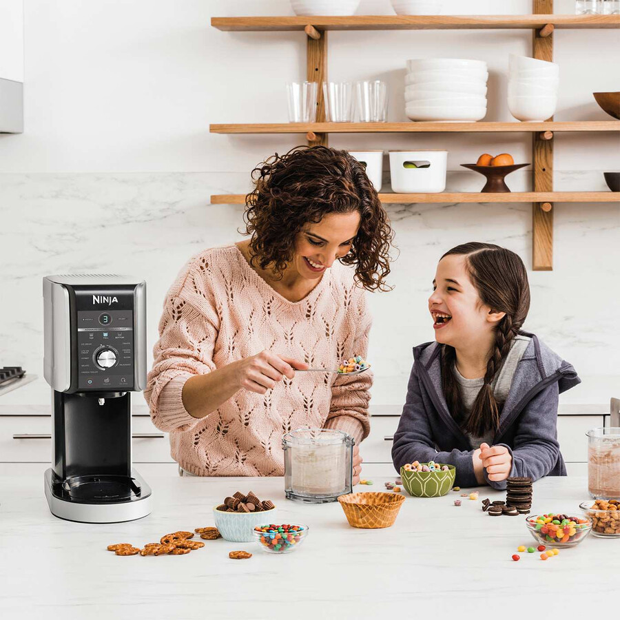 máquina para hacer helados y bebidas congeladas ninja creami deluxe 10 en 1 nc501uk