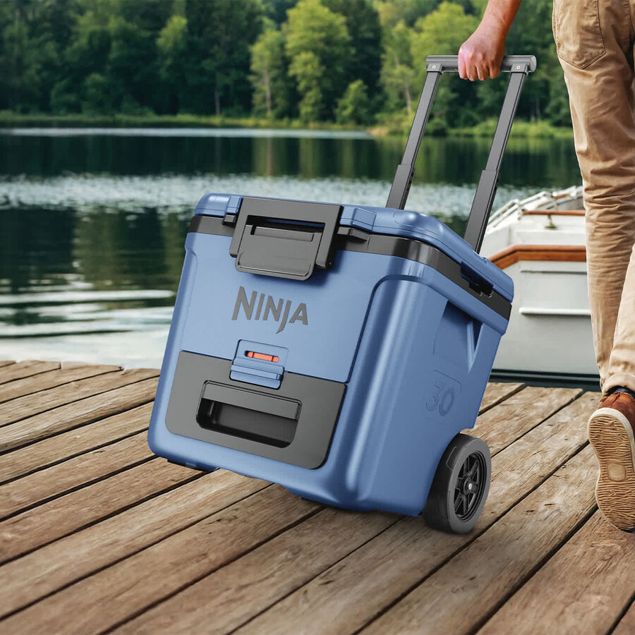 nevera portátil con ruedas ninja frostvault de 30 cuartos28 litros con zona seca azul lakeshore fb230ukbl