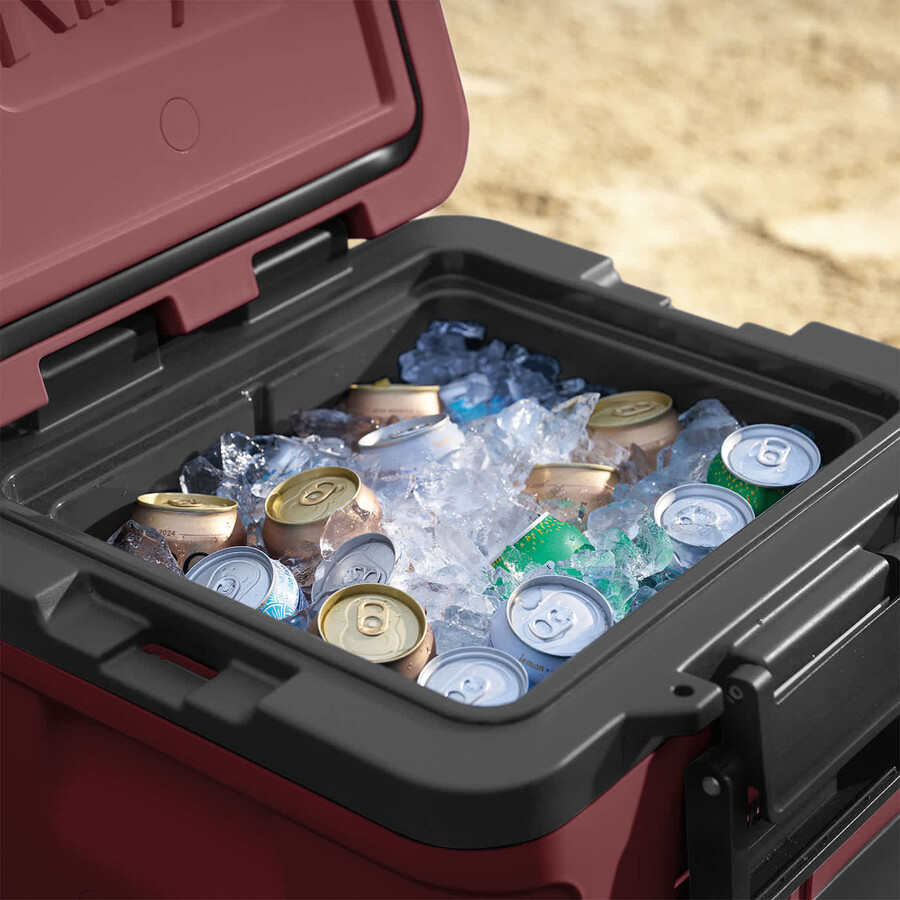 nevera portátil con ruedas ninja frostvault de 30 cuartos28 litros con zona seca color rojo cañón fb230ukmr