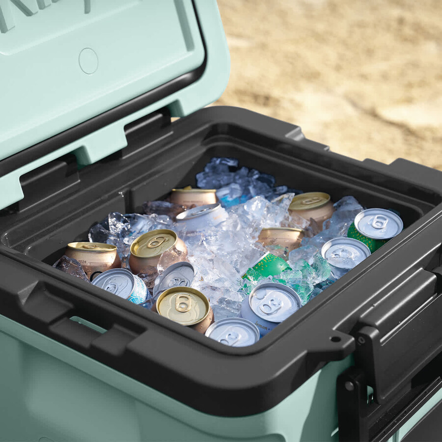 nevera portátil con ruedas ninja frostvault de 30 cuartos28 litros con zona seca azul marino fb230ukmt