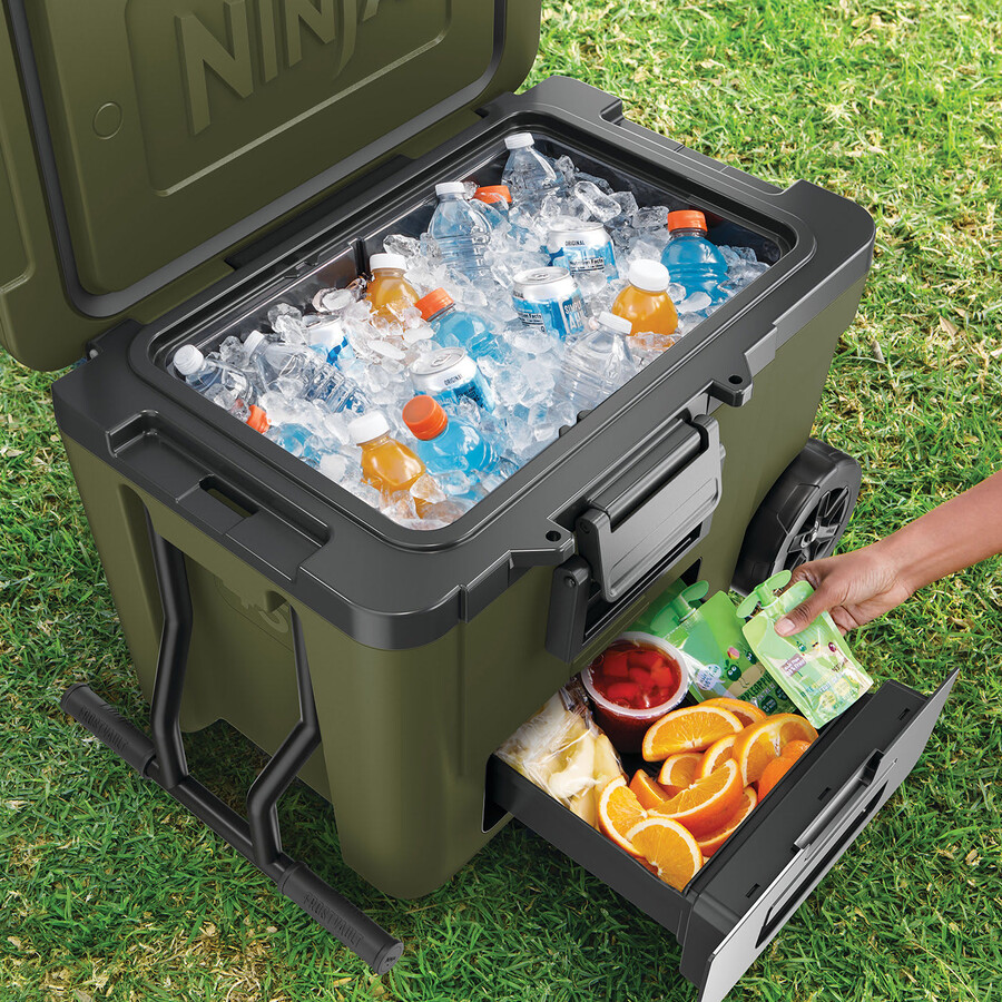 nevera portátil ninja frostvault de 45 cuartos42 litros con ruedas y zona seca color oliva fb245euukdbgn
