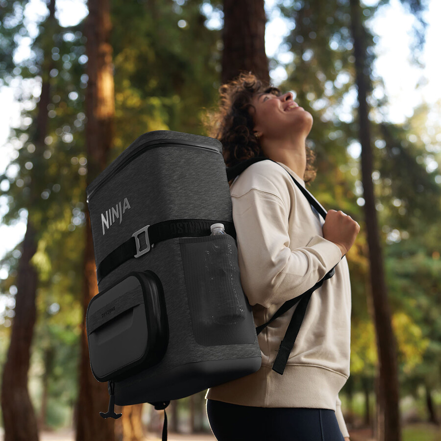 mochila térmica ninja frostvault go de 17 litros y 24 latas - gris carbón