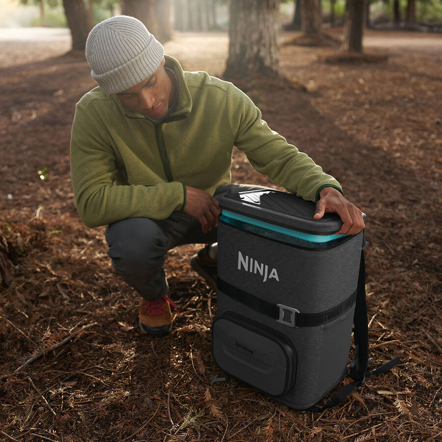 mochila térmica ninja frostvault go de 23 litros y 36 latas - gris carbón