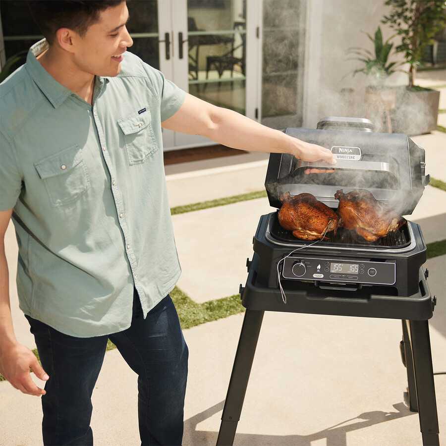 parrilla y ahumador eléctrico ninja woodfire pro xl con soporte y cubierta